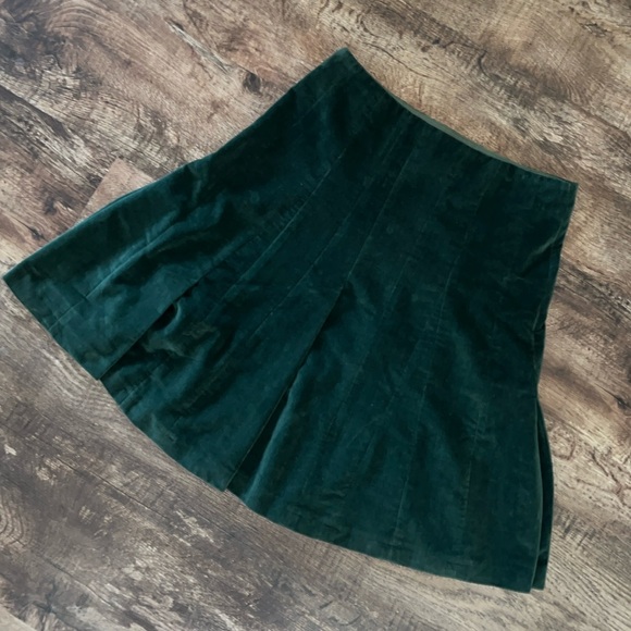 90’s Nicole Farhi Deep Emerald Green Pleated Panel Velvet Skirt, Size Medium - Picture 10 of 12